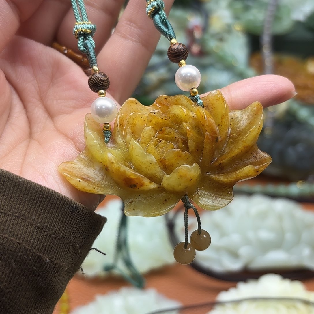 蛇纹石玉未镶嵌颈饰