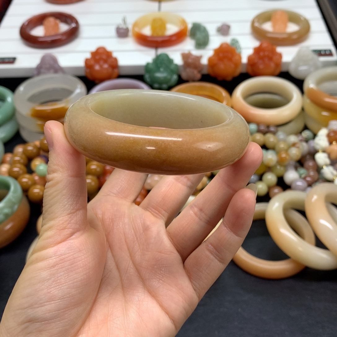 石英质玉未镶嵌手镯