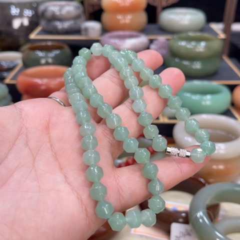 未镶嵌手镯石英质玉