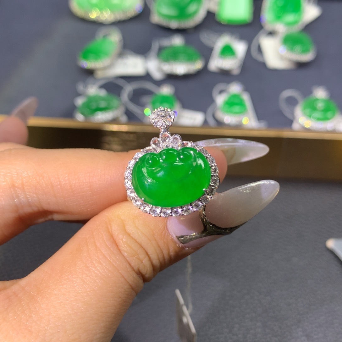 翡翠戒指18K金镶嵌翡翠