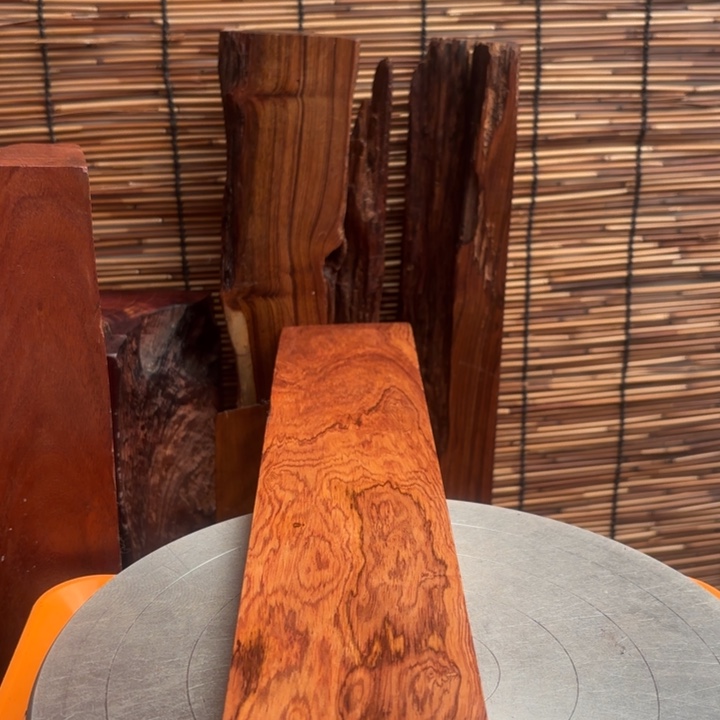 有***待大叶紫檀（黑酸枝木类）