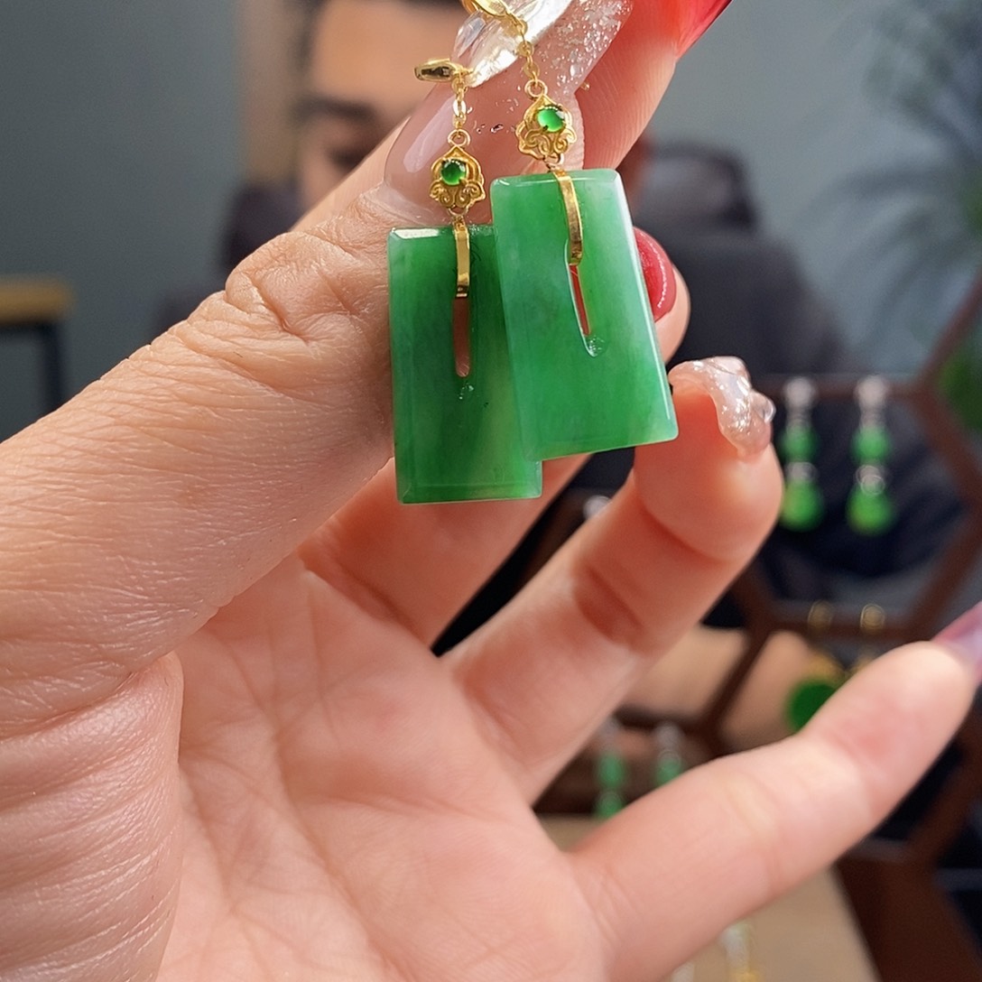 翡翠耳饰18K金镶嵌翡翠