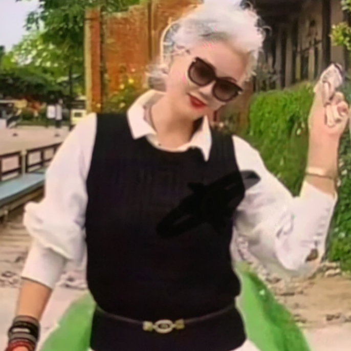 白色圆领马甲正码正拍）