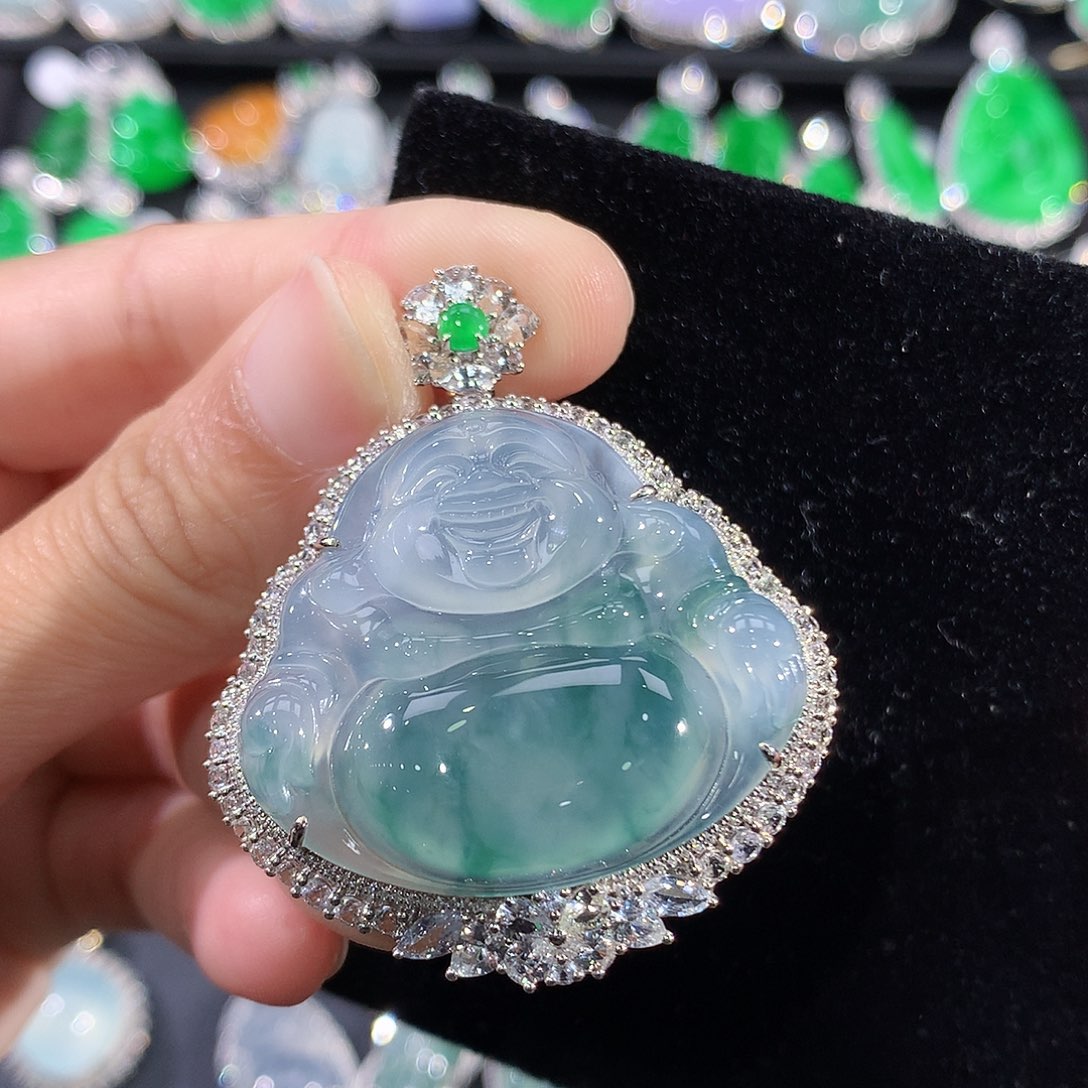 翡翠18K金镶嵌颈饰