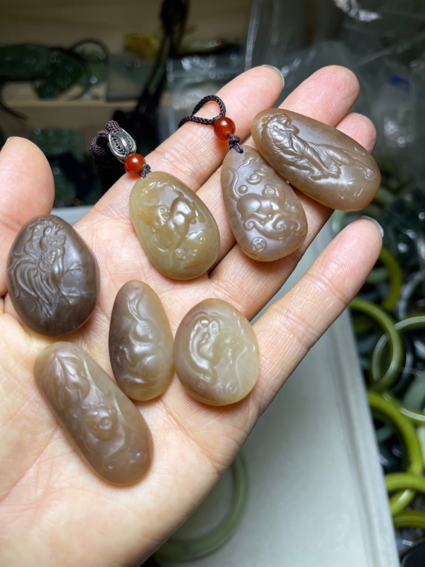 天然和田玉稀少红糖属相一个发其中一个生肖鸡猴兔虎鼠羊牛蛇狗