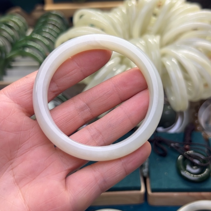 和田玉手镯未镶嵌56.4圈围0059