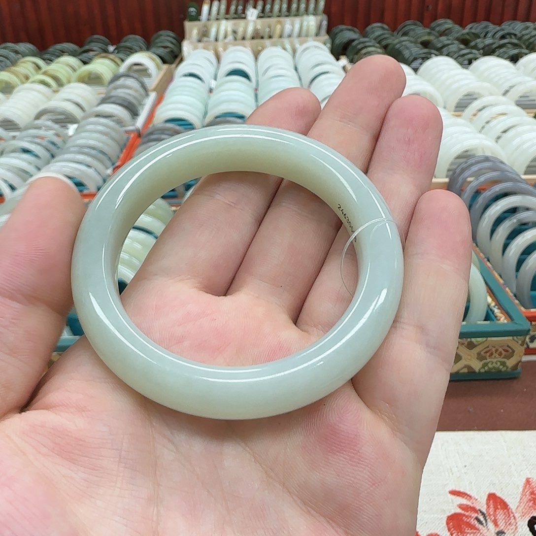 和田玉未镶嵌手镯多*