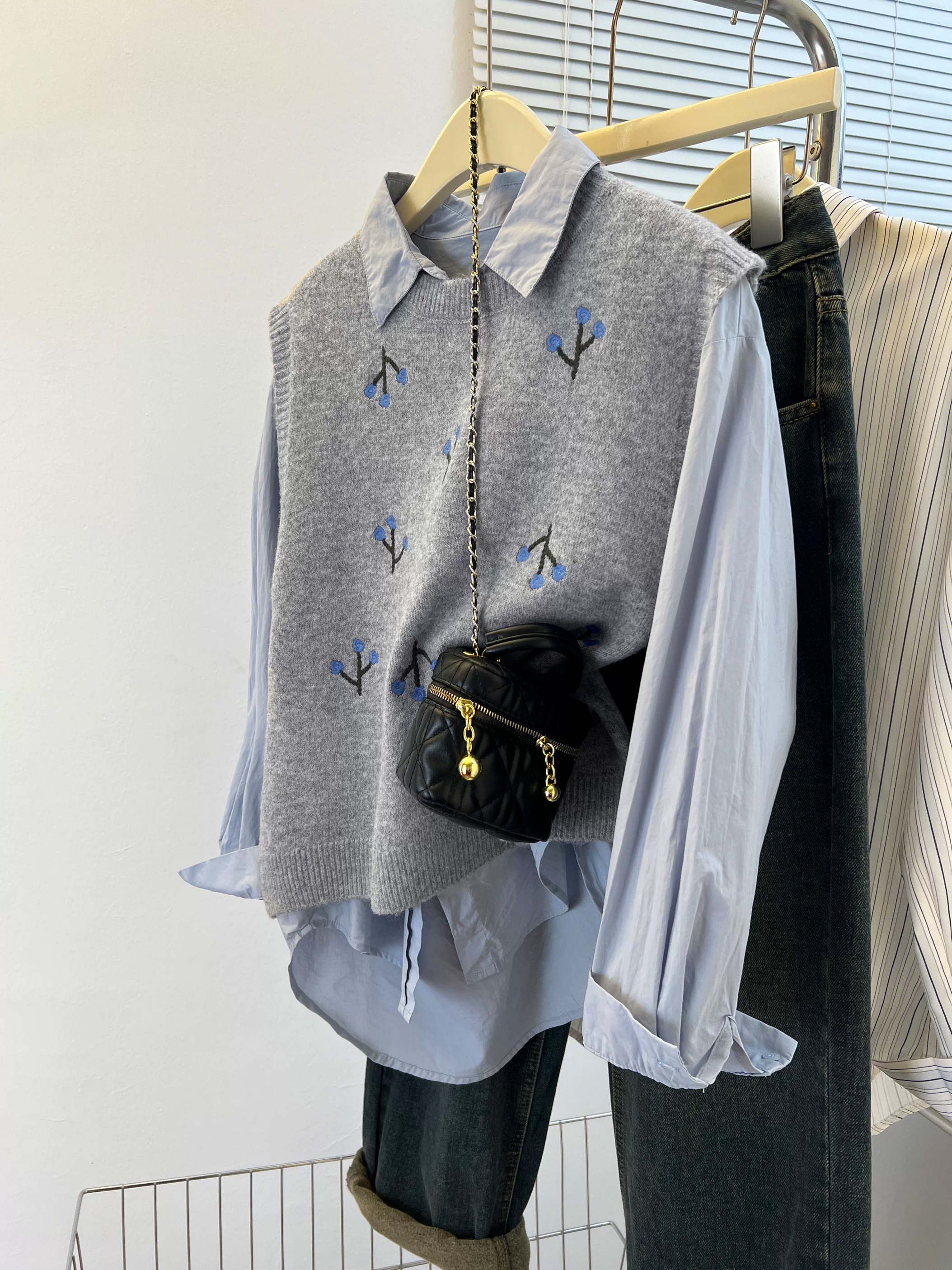 刺绣小兰花慵懒风针织马甲背心女内搭2025春秋冬新款圆领毛衣坎肩