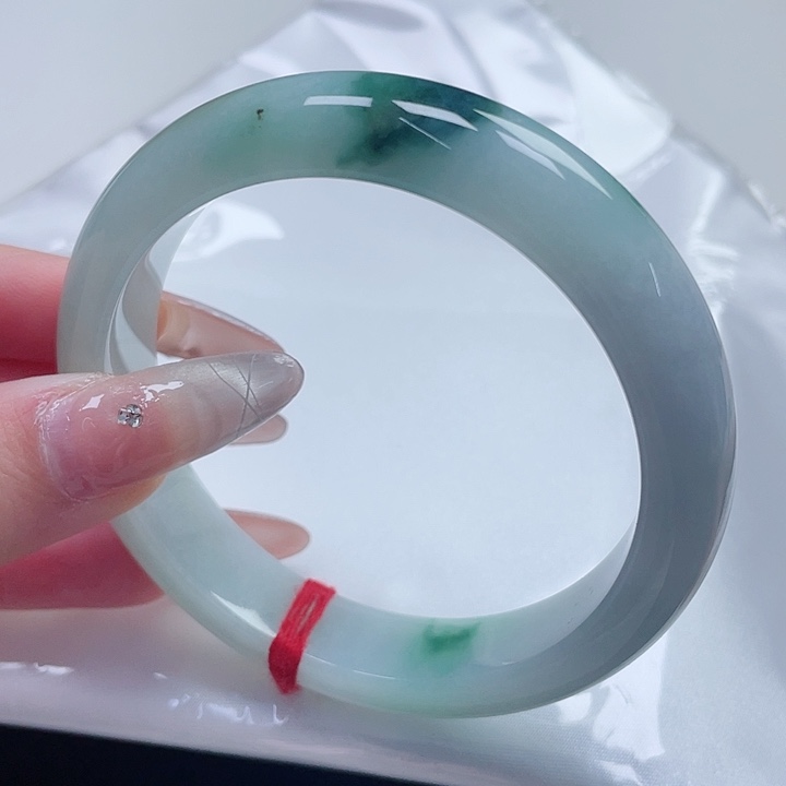 翡翠手镯未镶嵌缅甸