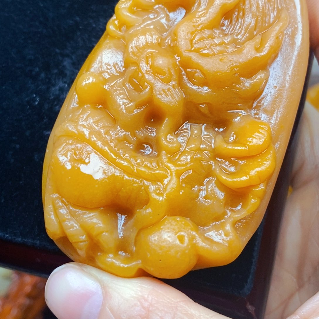 石英质玉（黄龙玉）颈饰未镶嵌