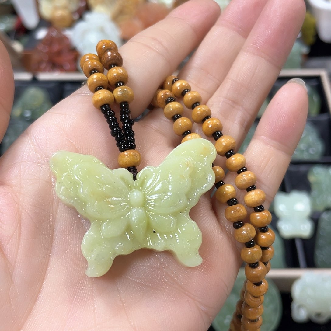 蛇纹石玉颈饰未镶嵌