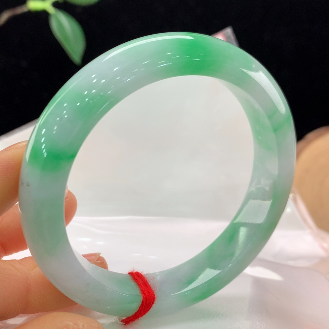 翡翠手镯未镶嵌微瑕3827