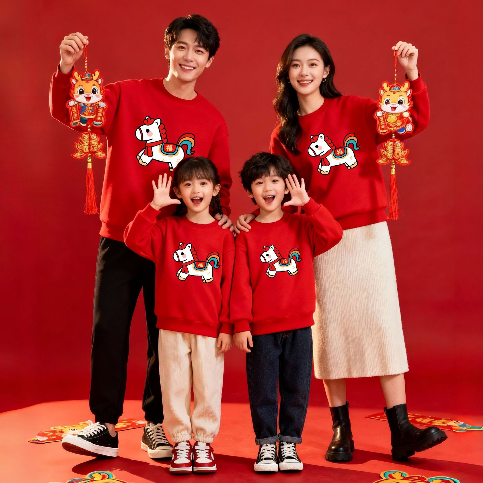 马年2026新年亲子装喜庆中国红可爱印花一家三四口过年聚会全家福