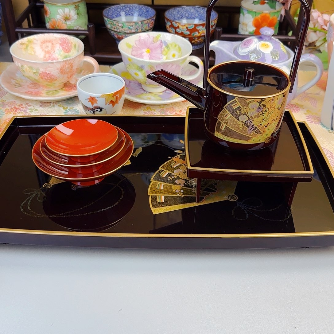 他家茶具瓷器真美！！