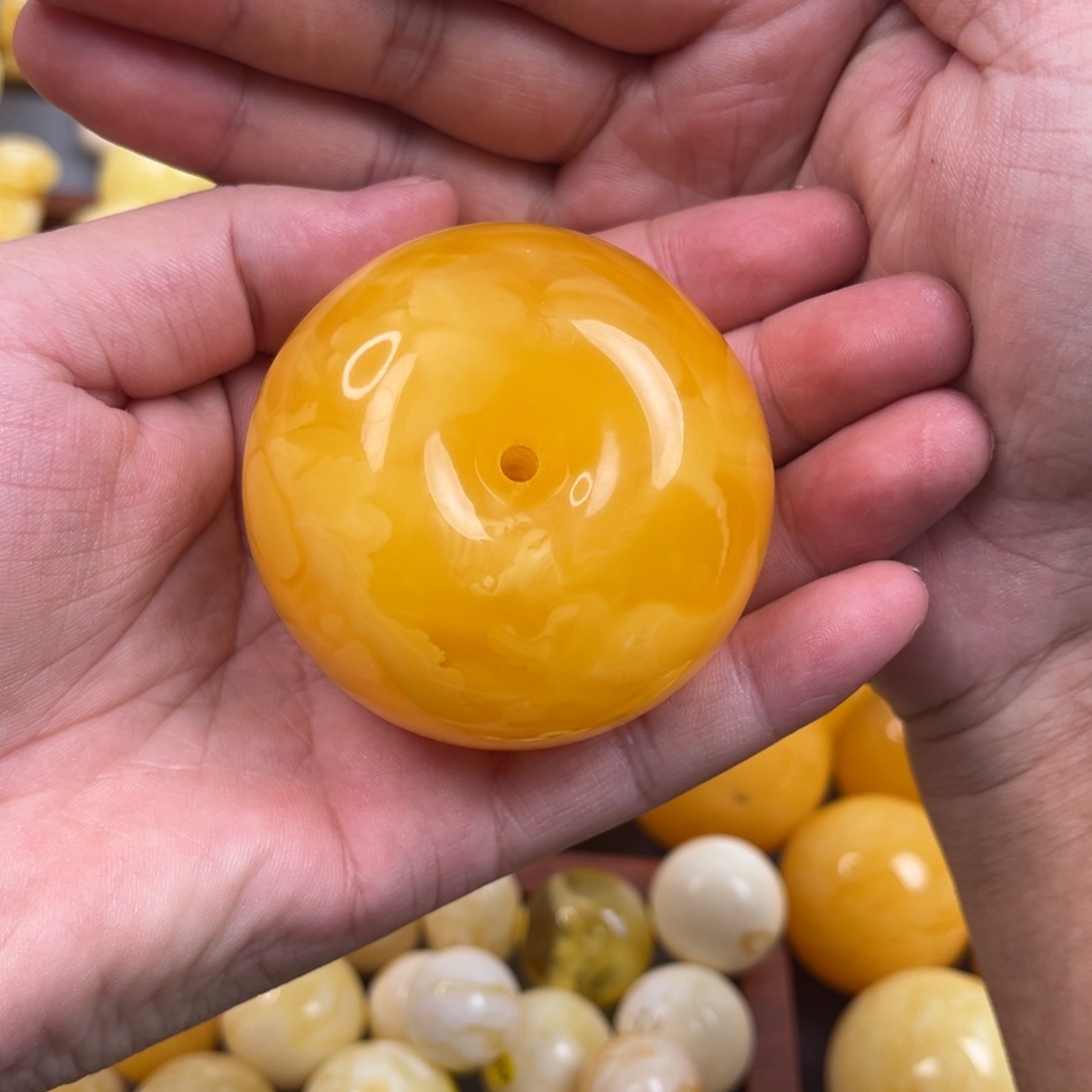 蜜蜡裸石未镶嵌陕****锋87克大扣子