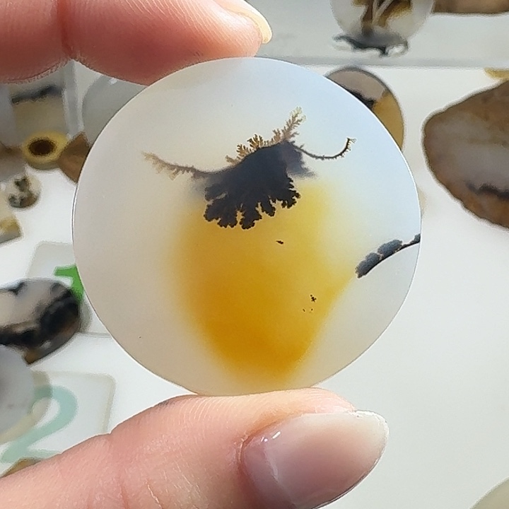 玛瑙/玉髓未镶嵌珠宝奇石