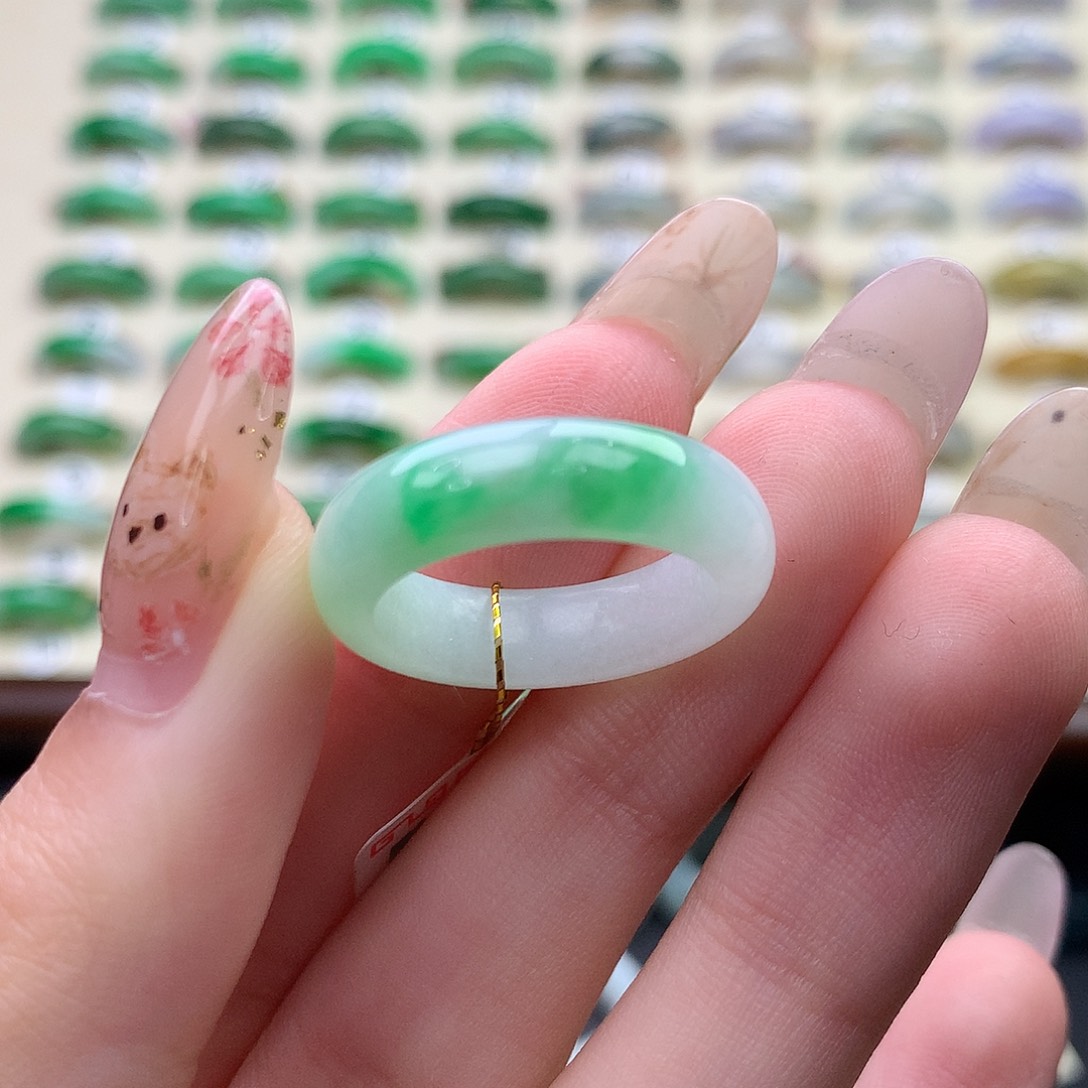 翡翠未镶嵌戒指港13