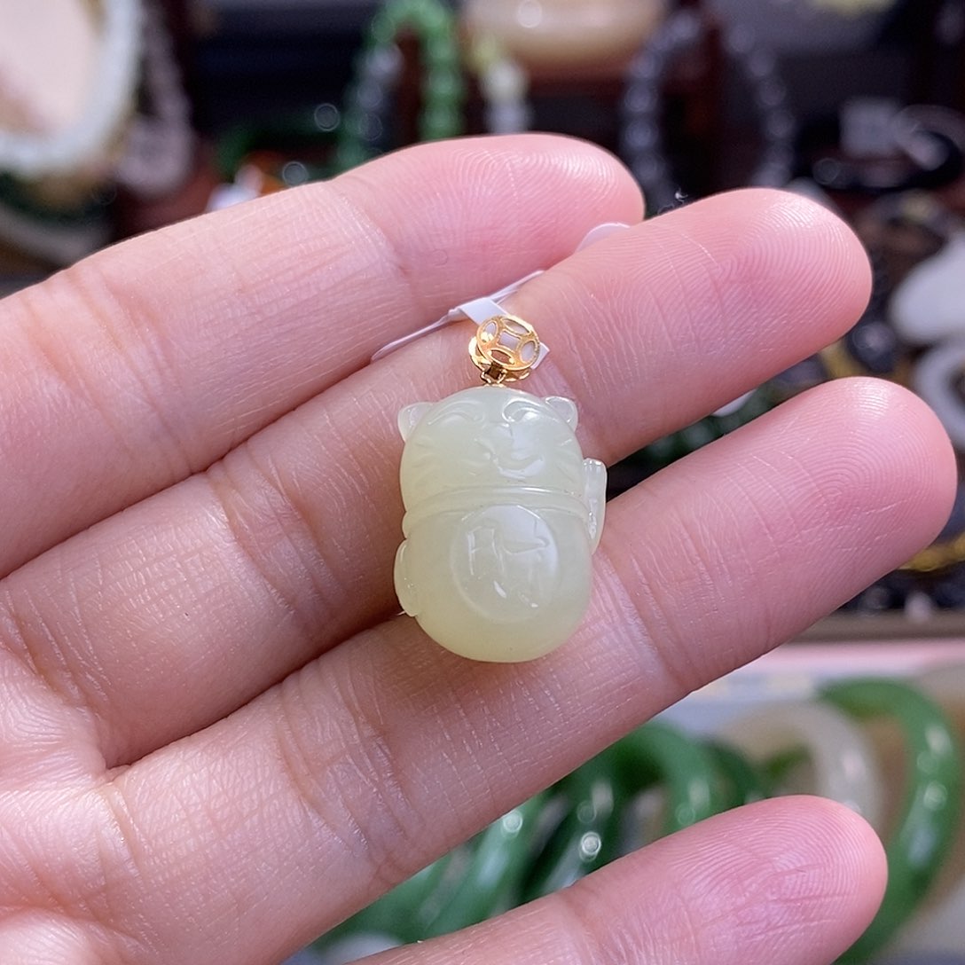 和田玉孤品福利老矿料黄口18.k招财猫未镶嵌