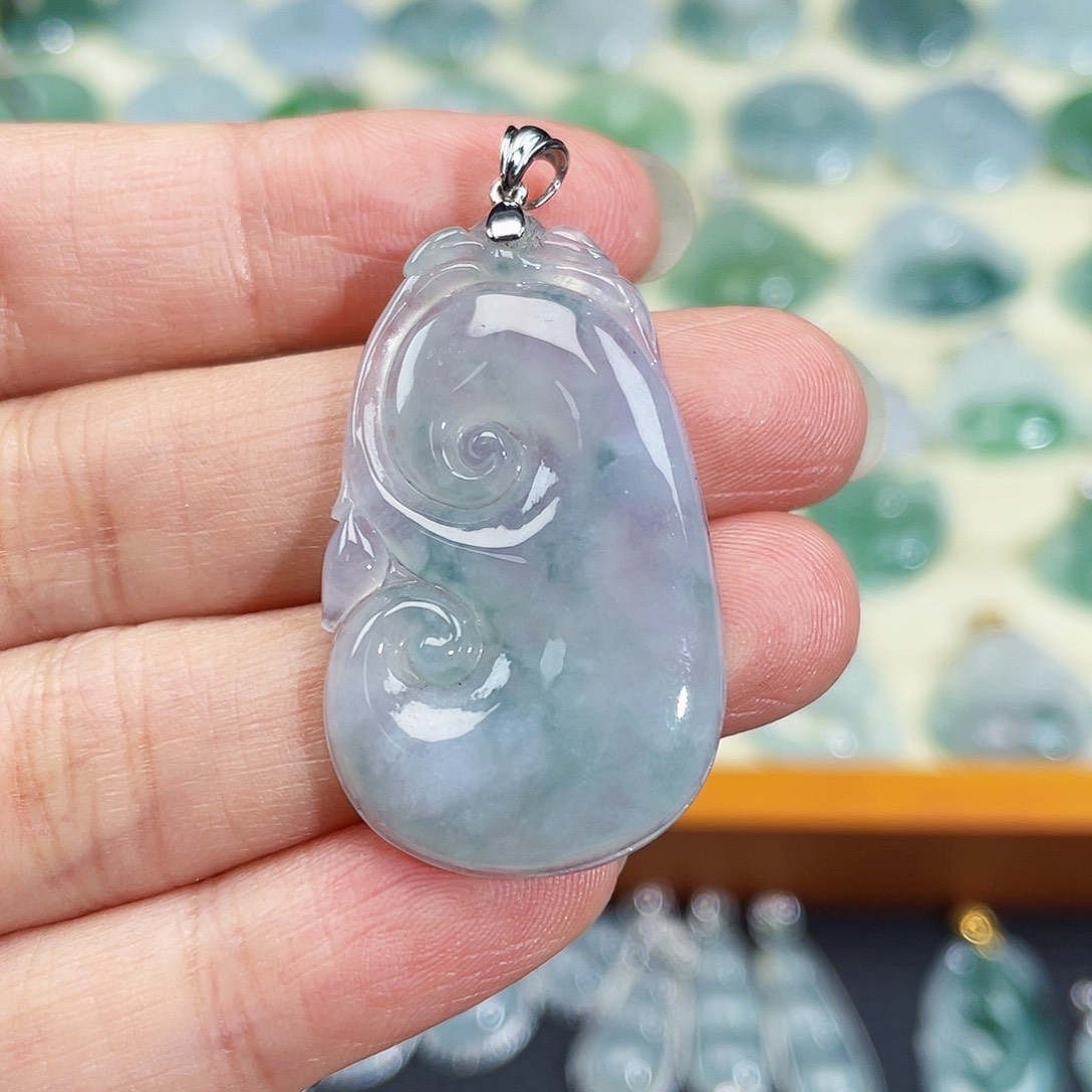 翡翠颈饰18K金镶嵌吊坠