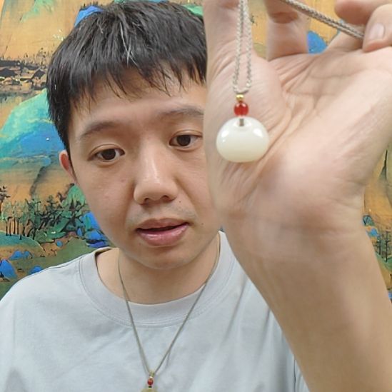 秋***格和田玉未镶嵌颈饰