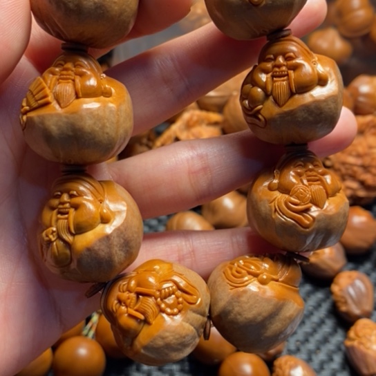 橄榄核吊坠（****）包衣财神