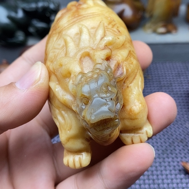 未镶嵌蛇纹石玉颈饰
