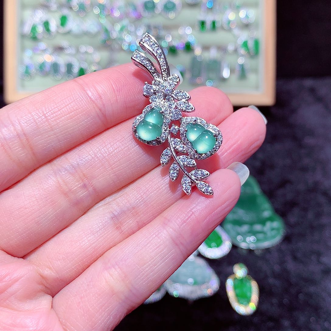 【闪购商品】翡翠吊坠(不含链)未镶嵌