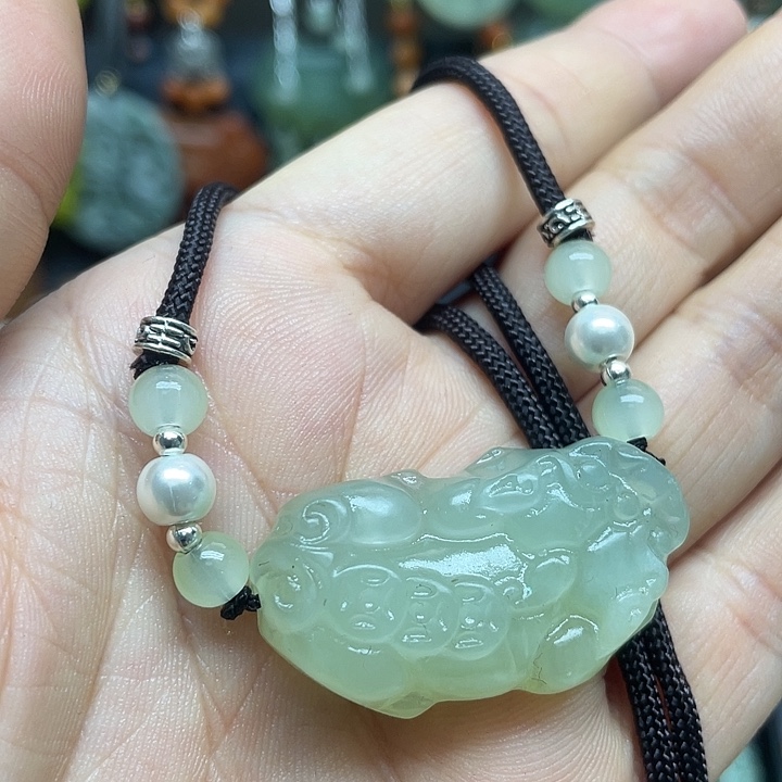 未镶嵌蛇纹石玉颈饰