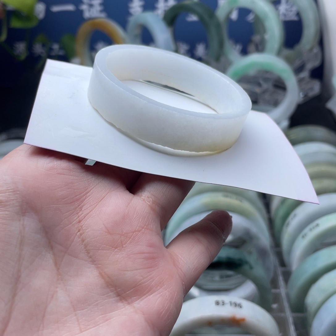 定制翡翠未镶嵌翡翠手镯