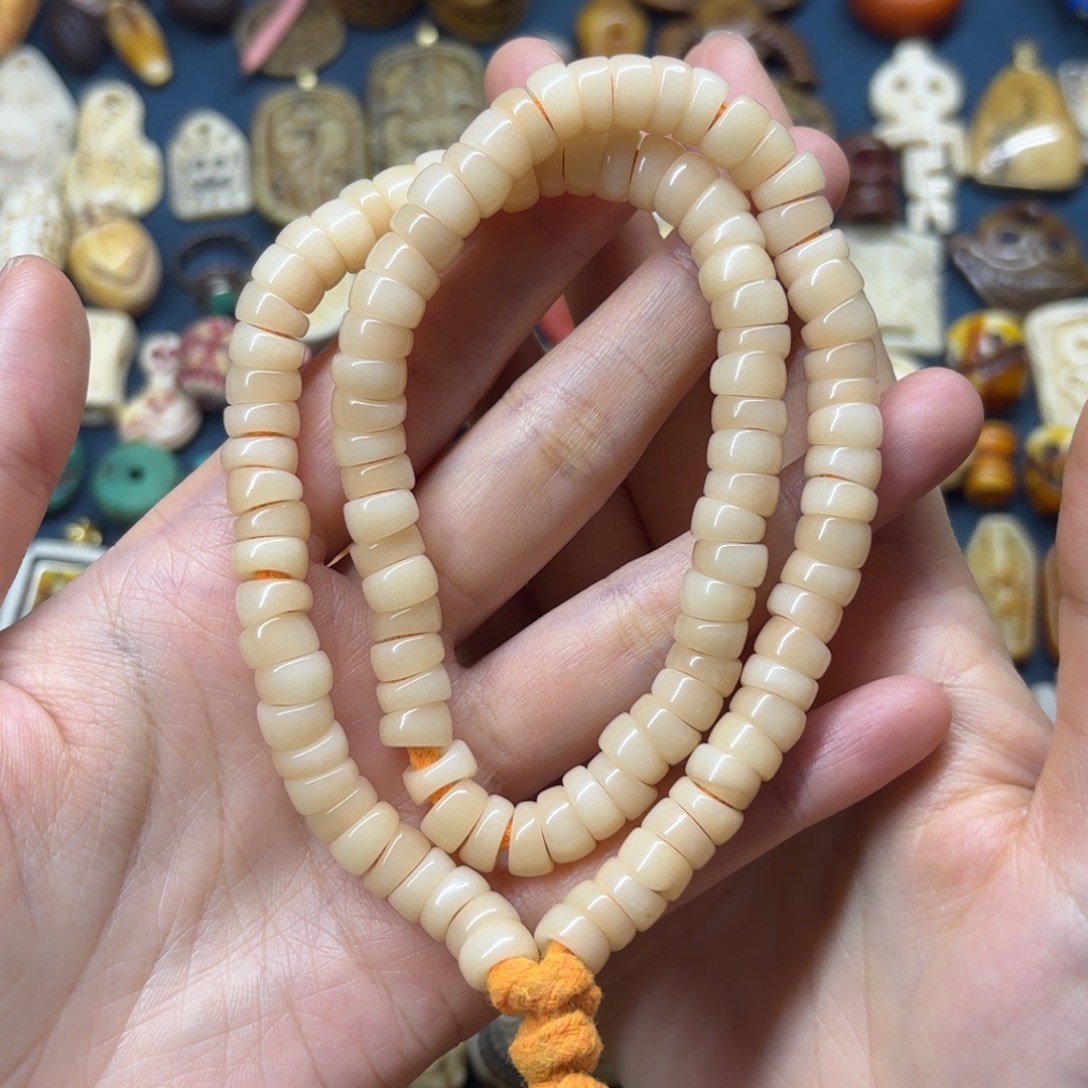 配饰和包装设计工作人员