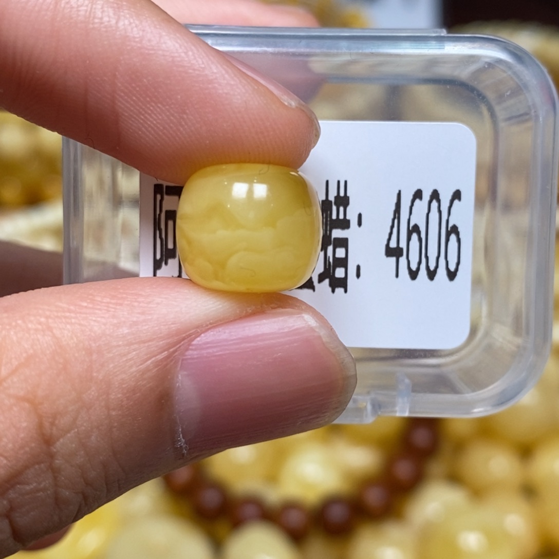 蜜蜡未镶嵌珠宝奇石4606