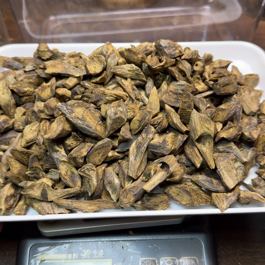 沉香沉香碎屑西瓜叶品种树钉100克装