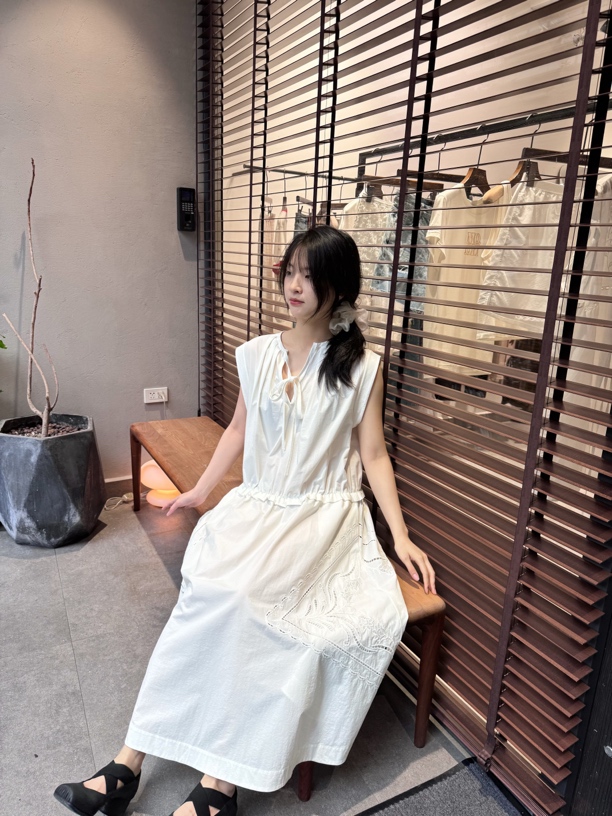 夏季无袖绣花长款配送腰绳气质显瘦连衣裙