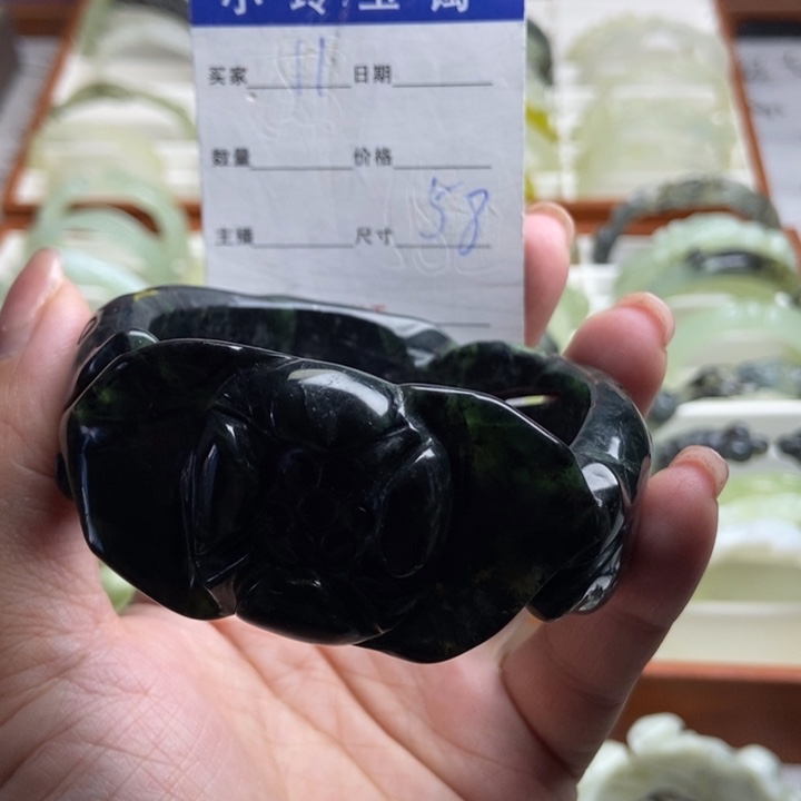 爱***侠未镶嵌蛇纹石玉手镯