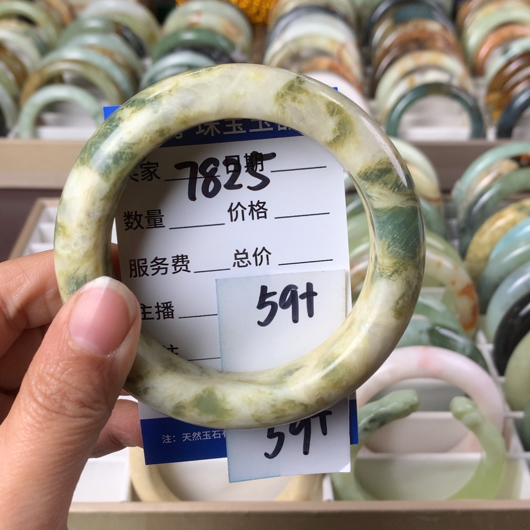蛇纹石玉手镯未镶嵌7825