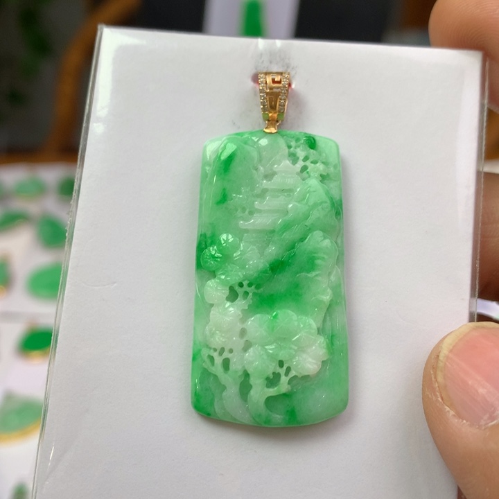 翡翠颈饰18K金镶嵌翡翠