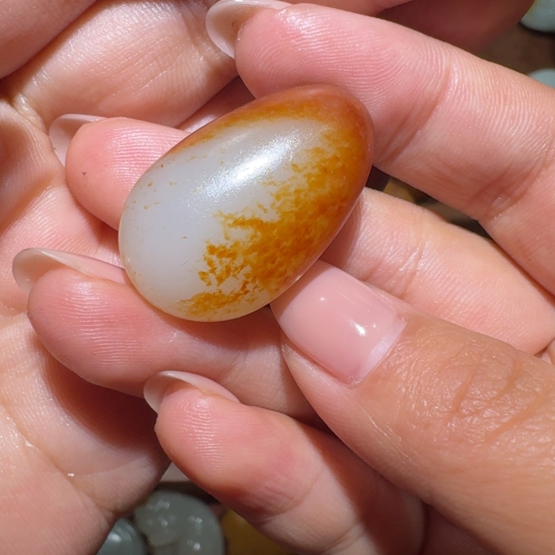 和田玉挂件未镶嵌动**人