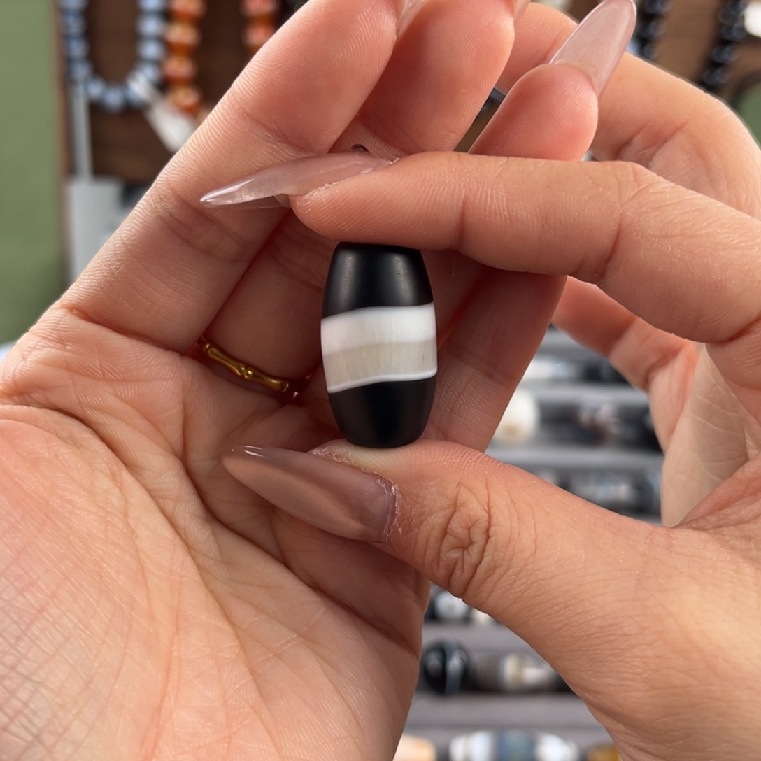 迁***人玛瑙/玉髓合金珠宝奇石