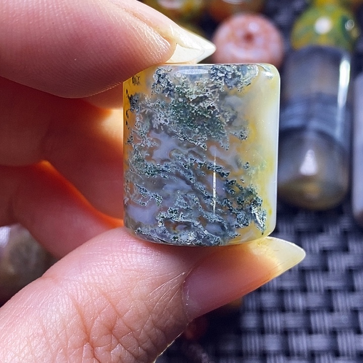 谢***梅玛瑙/玉髓未镶嵌颈饰