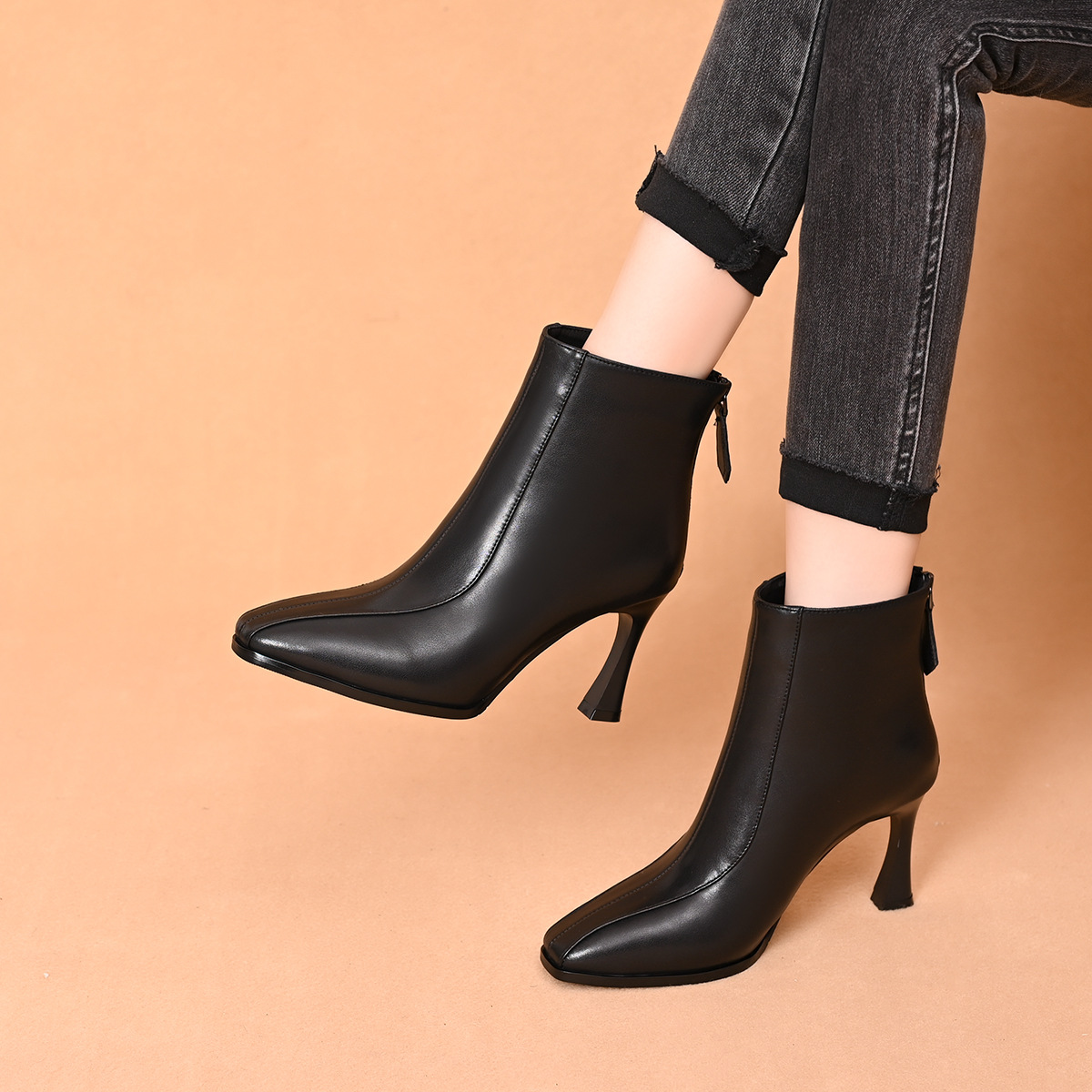 2025秋冬细跟高跟鞋女高跟短靴新款尖头时尚加绒皮鞋百搭舒适单靴