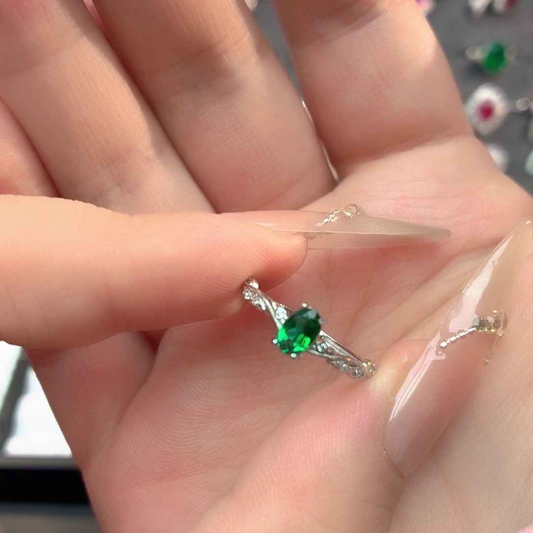 925银培育祖母绿色宝石