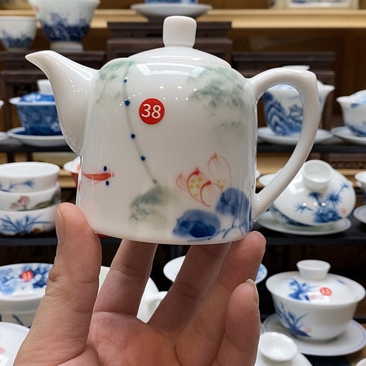 手绘微瑕荷花金钟壶