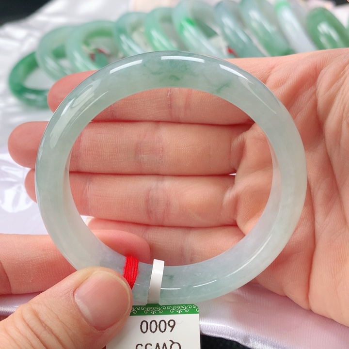 翡翠手镯未镶嵌缅甸A货翡翠手镯