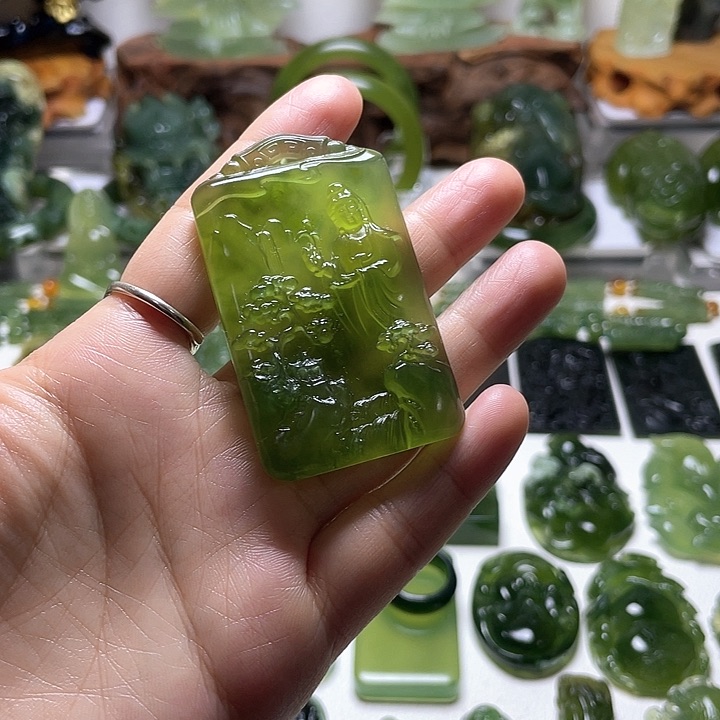蛇纹石玉颈饰未镶嵌鱼****必