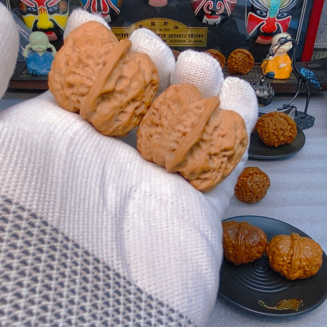 文玩核桃吊坠金钟