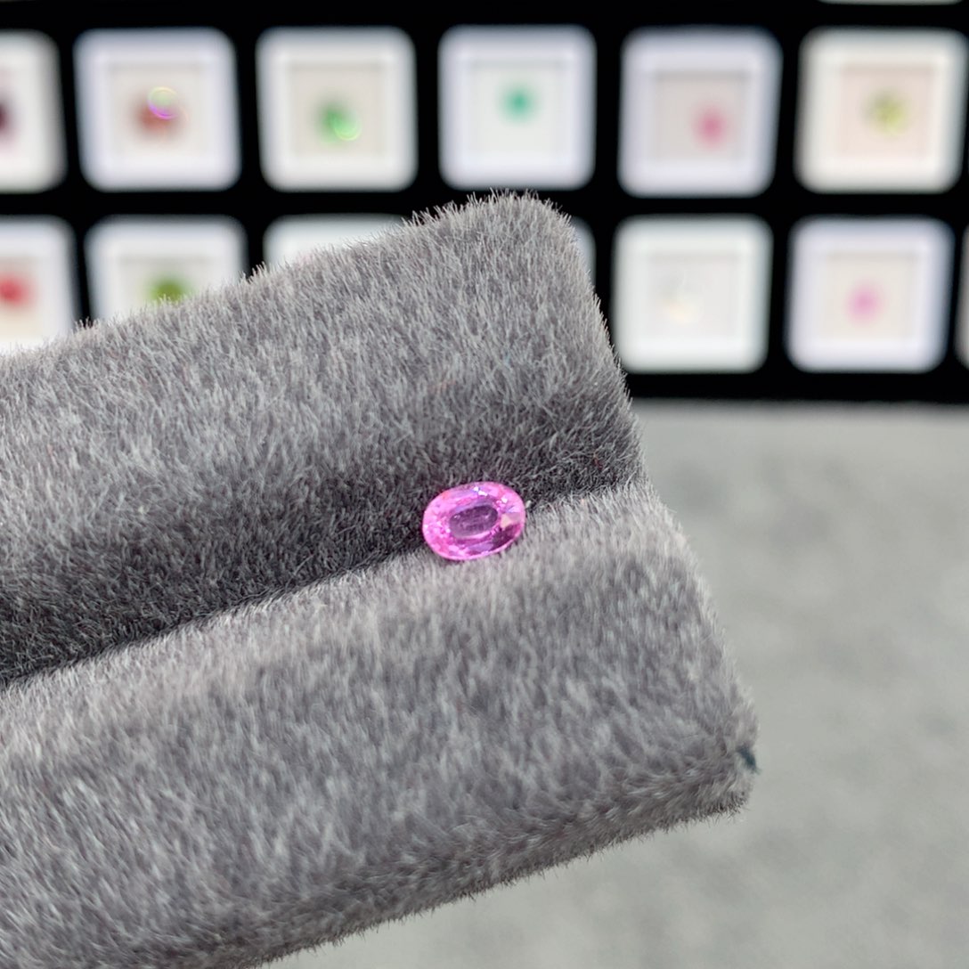 蓝宝石裸石未镶嵌4*5.5mm