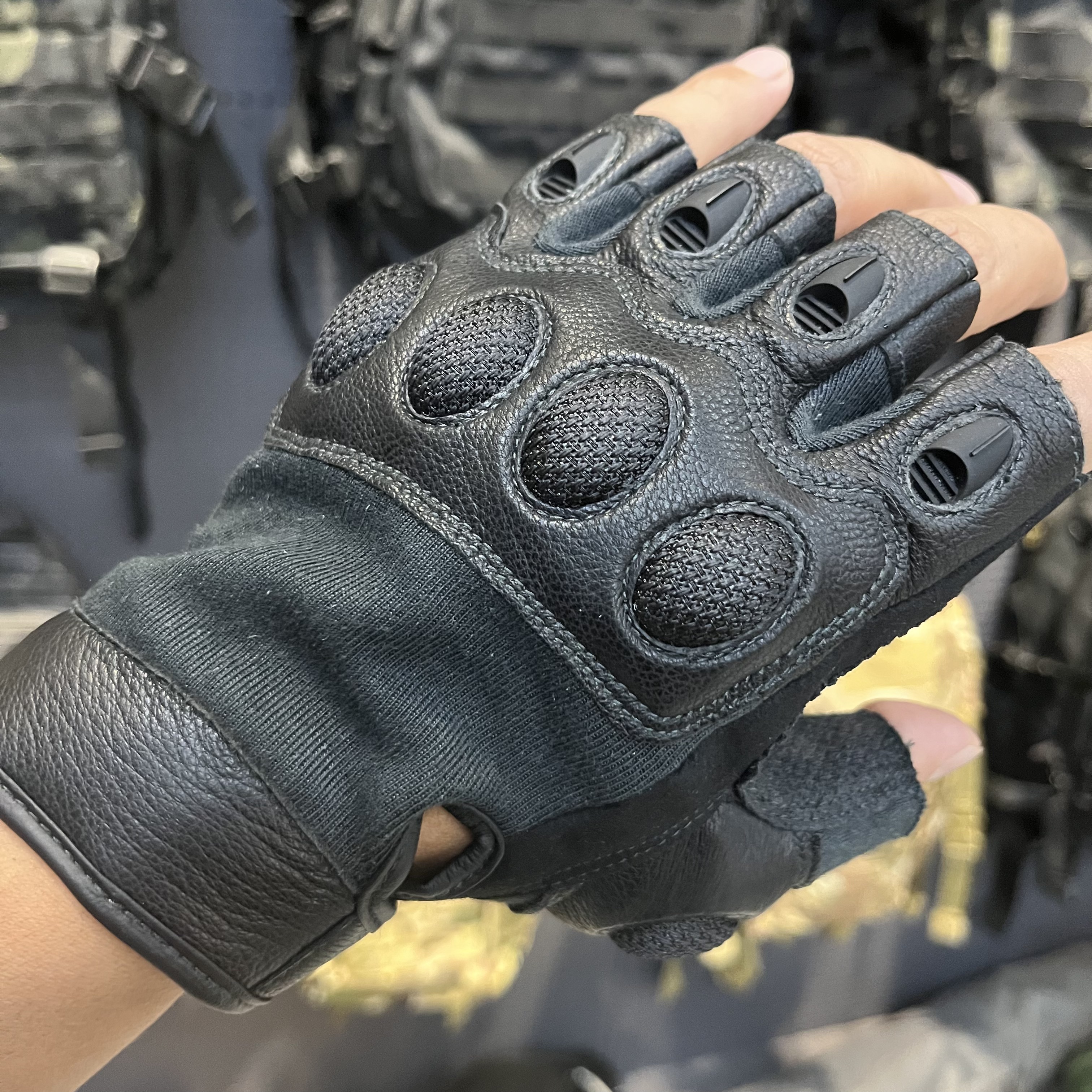 A050 战术半指手套