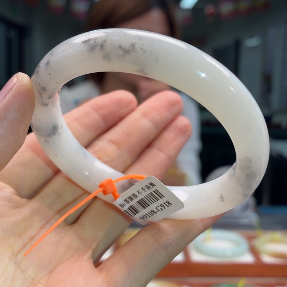 和田玉手镯未镶嵌56.3特色