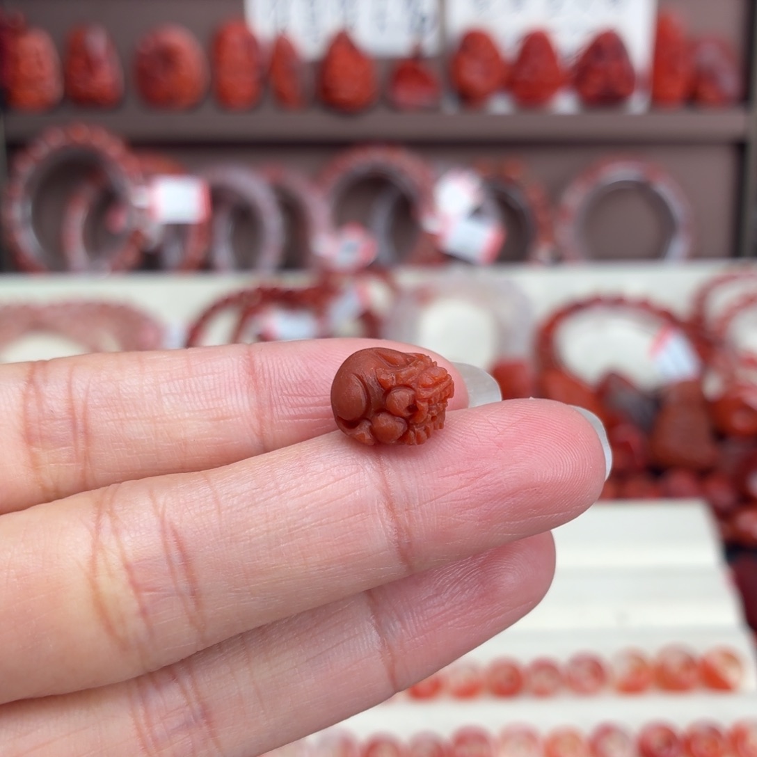 大***東南红玛瑙未镶嵌颈饰貔貅