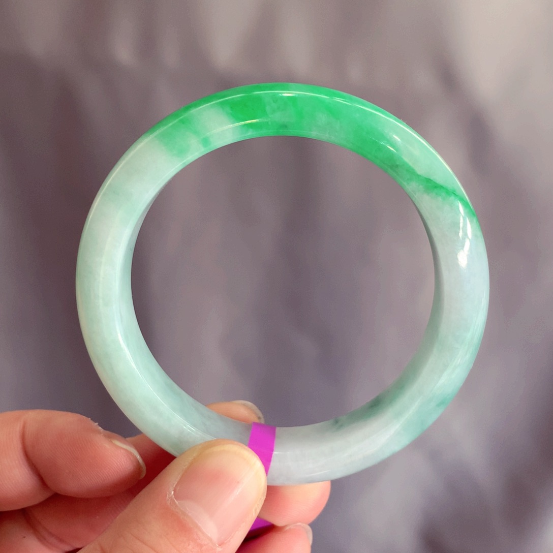 翡翠手镯未镶嵌缅甸翡翠